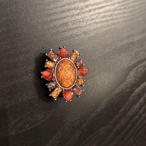 Jewelry - Orange & brown oval stone surrounded by smaller stones pin brooch womens jewelry
